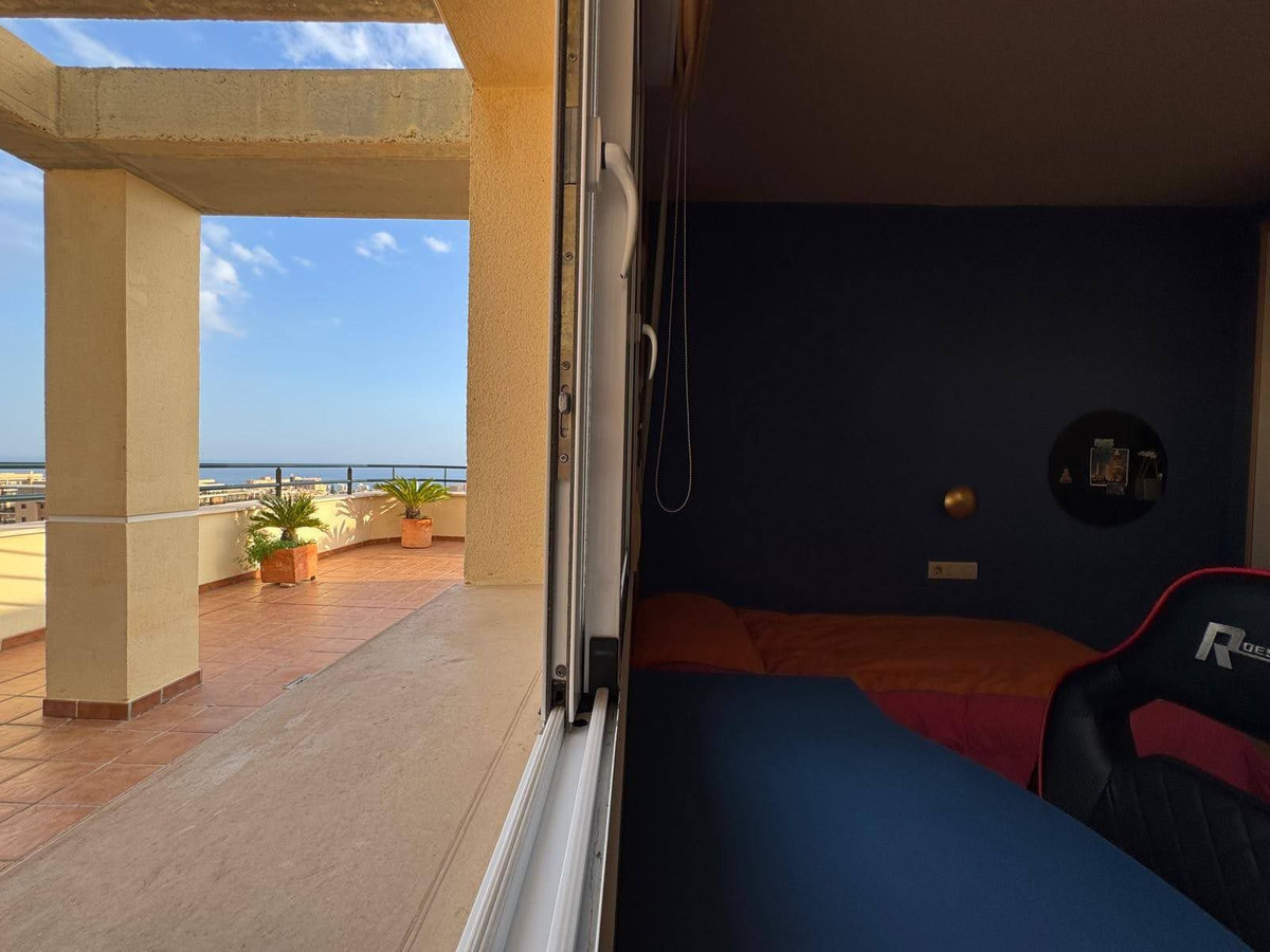 4 Bedroom Penthouse in Torremolinos - Photo 36