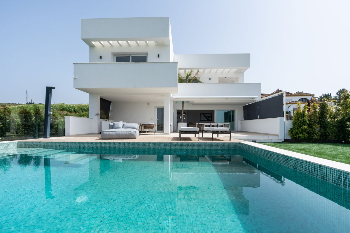 3 Bedroom Villa in Estepona - Photo 41