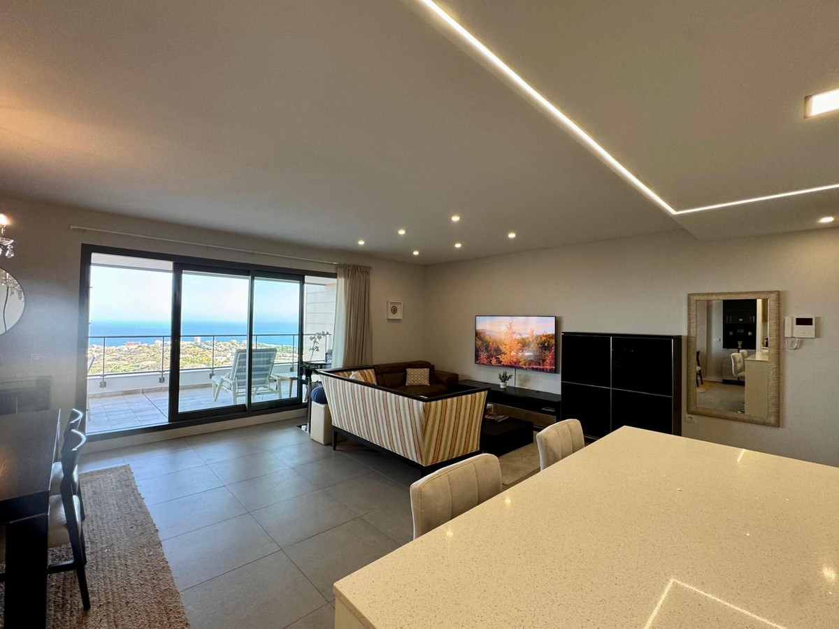3 Bedroom Apartment in Benalmádena - Photo 10