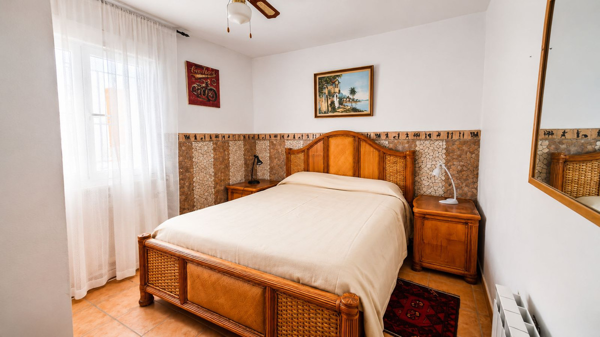 6 Bedroom Townhouse in Tolox - Photo 8