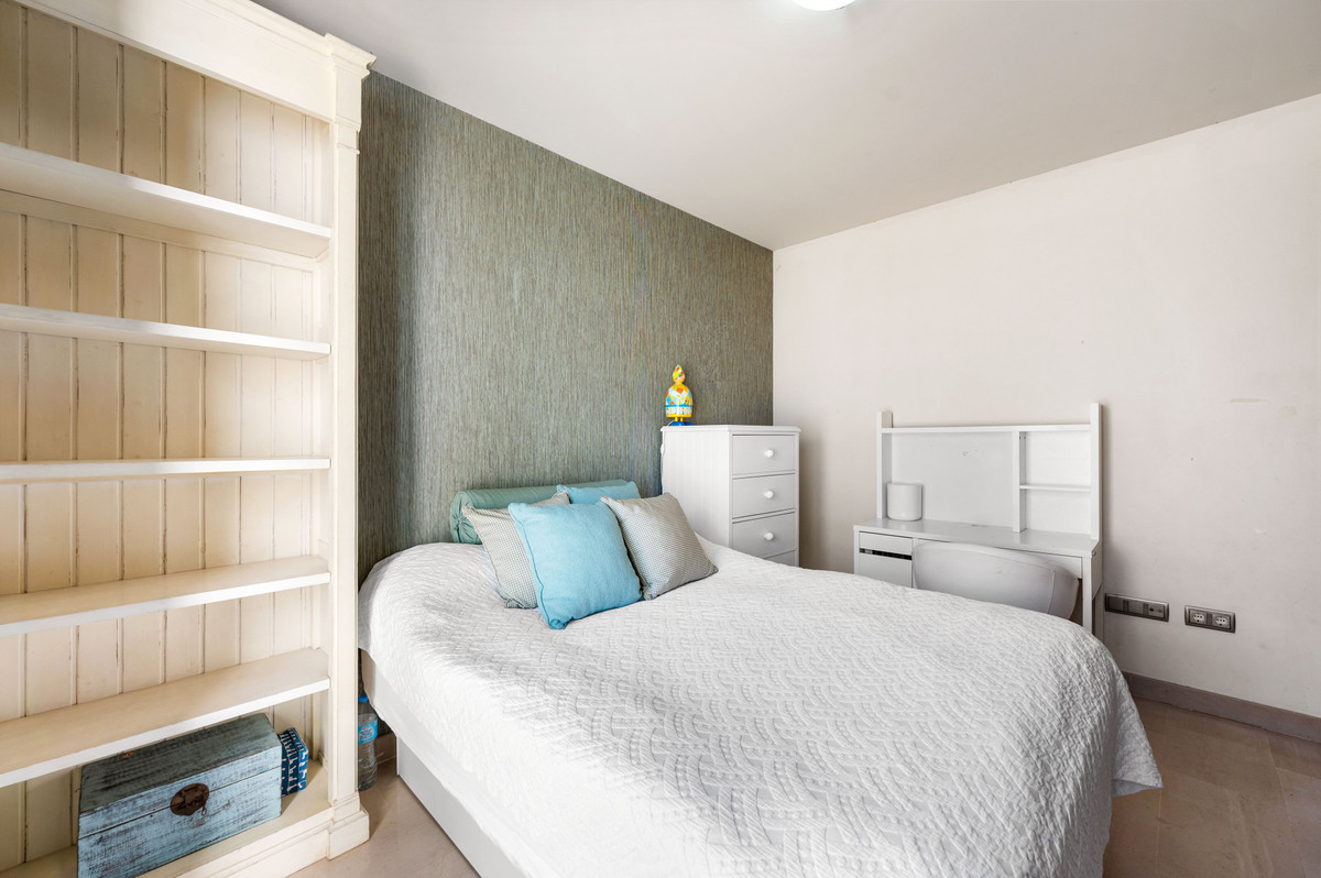 2 Bedroom Apartment in Marbella - Photo 21