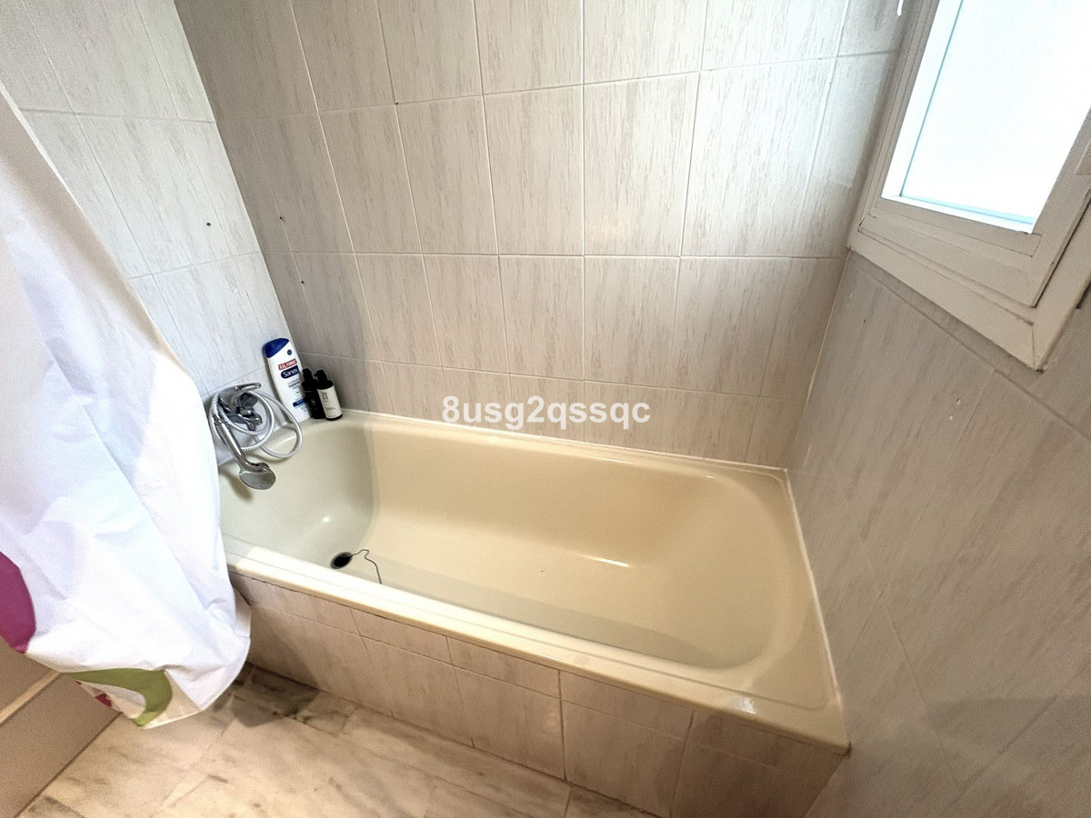 3 Bedroom Apartment in Estepona - Photo 19