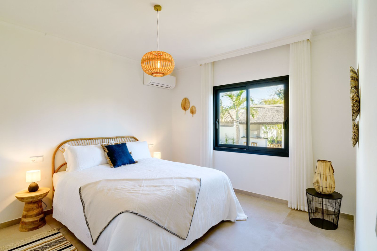 6 Bedroom Villa in Marbella - Photo 14