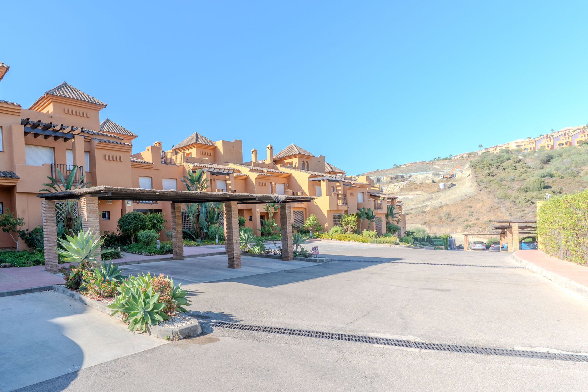 3 Bedroom Townhouse in Estepona - Photo 8