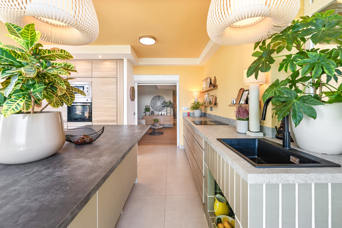 3 Bedroom Apartment in Marbella - Photo 5