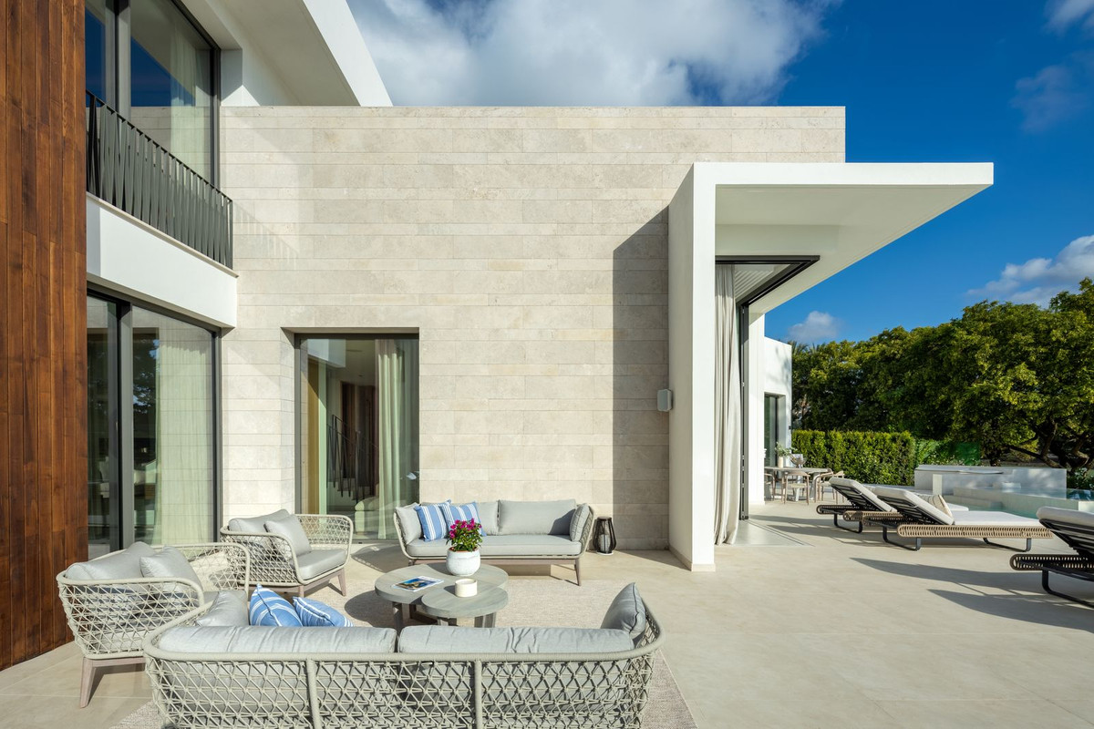 5 Bedroom Villa in Marbella - Photo 14