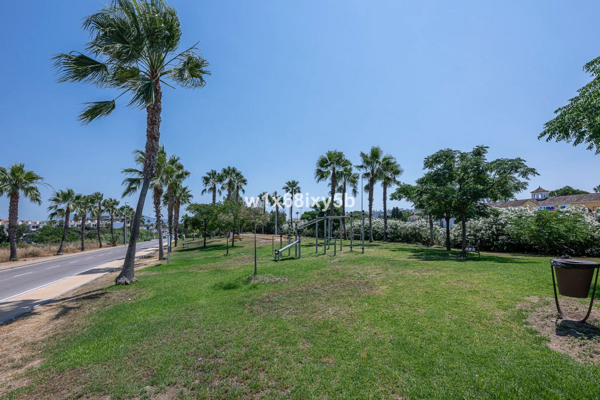 1 Bedroom Apartment in Estepona - Photo 22