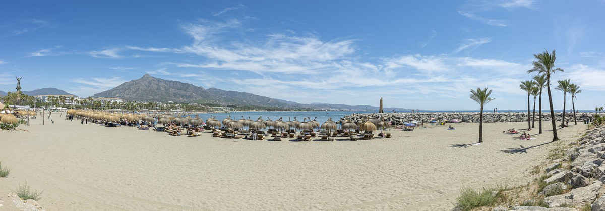 2 Bedroom Apartment in Marbella - Photo 32