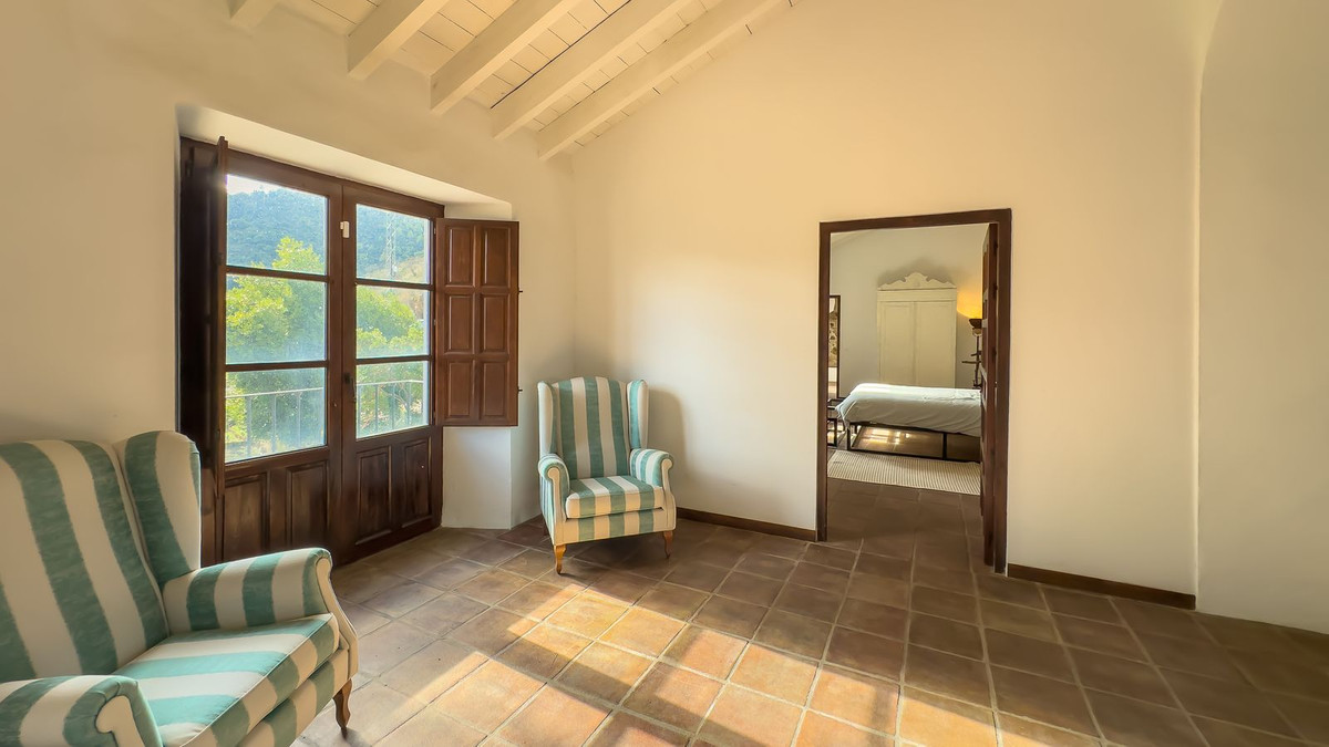 8 Bedroom Country house in Málaga - Photo 31