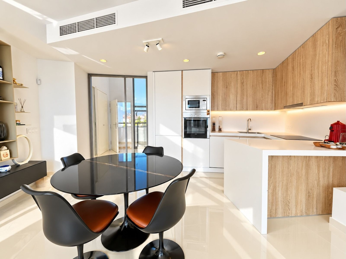 3 Bedroom Penthouse in Benahavís - Photo 14