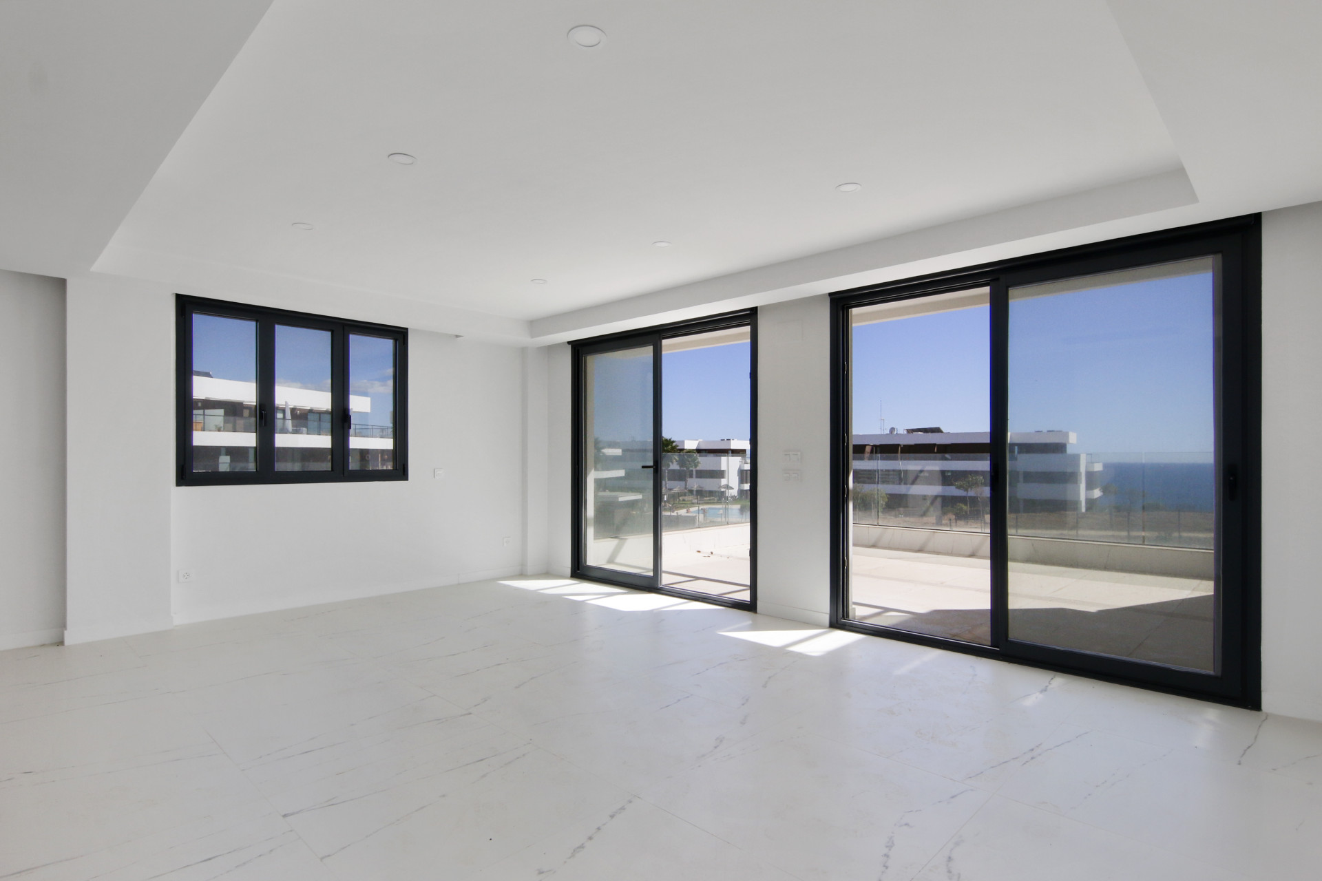 3 Bedroom Apartment in Estepona - Photo 5