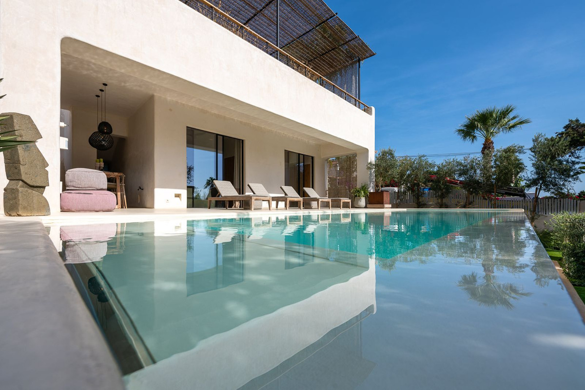 4 Bedroom Villa in Marbella - Photo 3
