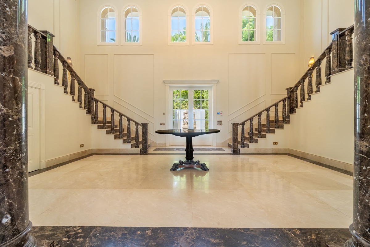 10 Bedroom Villa in Marbella - Photo 6