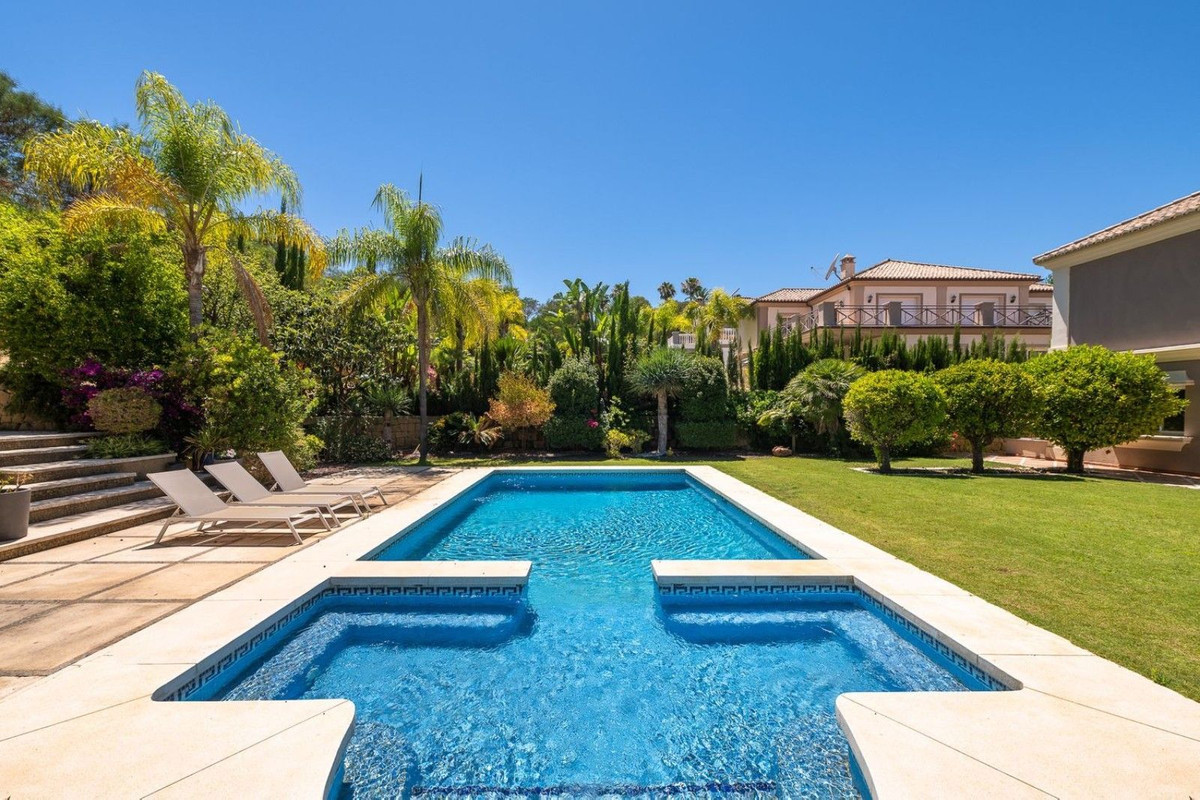 6 Bedroom Villa in Marbella - Photo 10