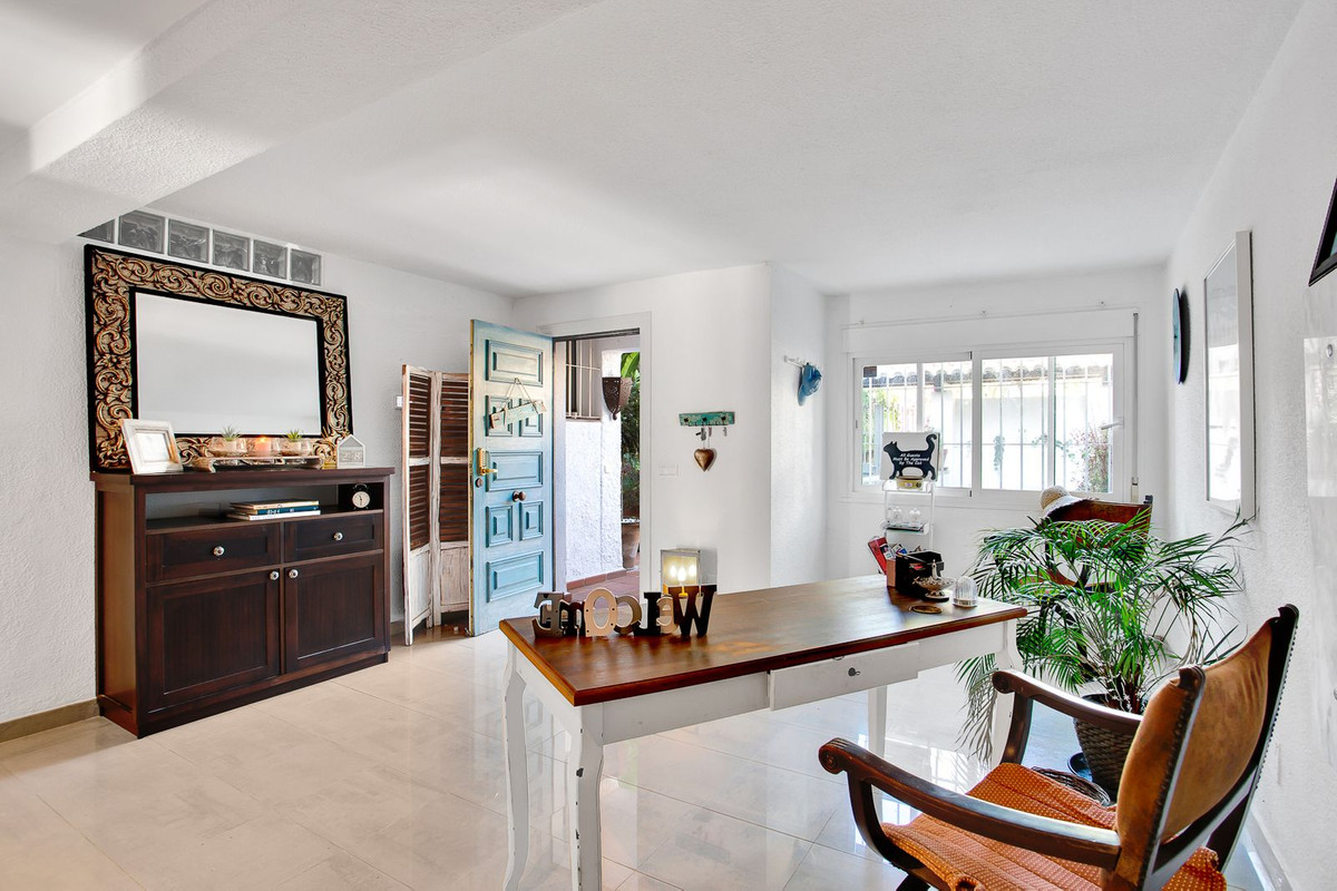 6 Bedroom Villa in Marbella - Photo 42