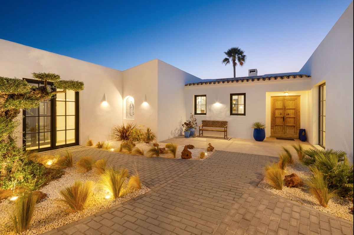 8 Bedroom Villa in San Pedro de Alcántara - Фото 17