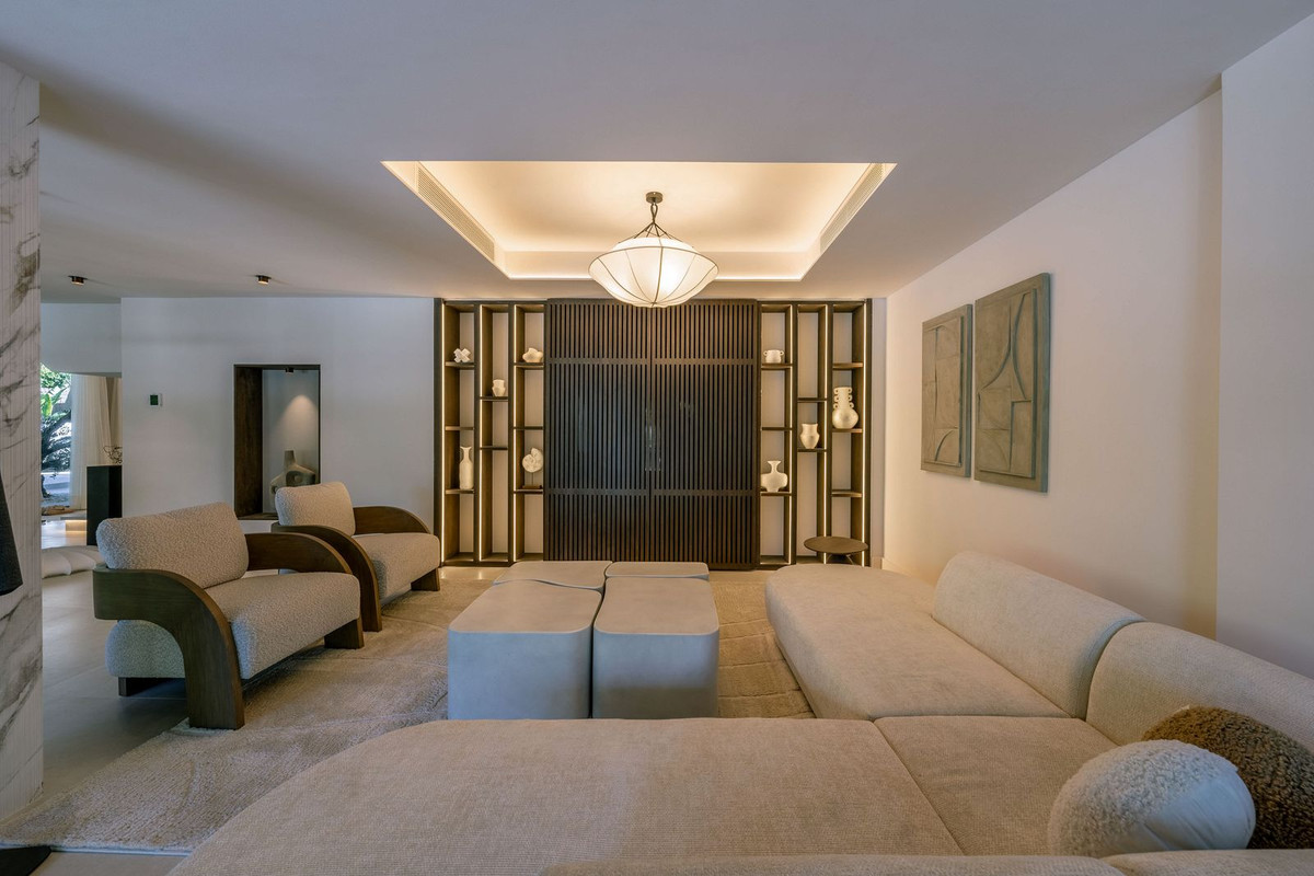 5 Bedroom Villa in Marbella - Photo 7