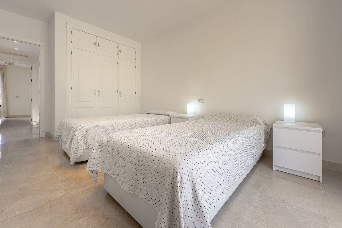 4 Bedroom Townhouse in Marbella - Photo 22