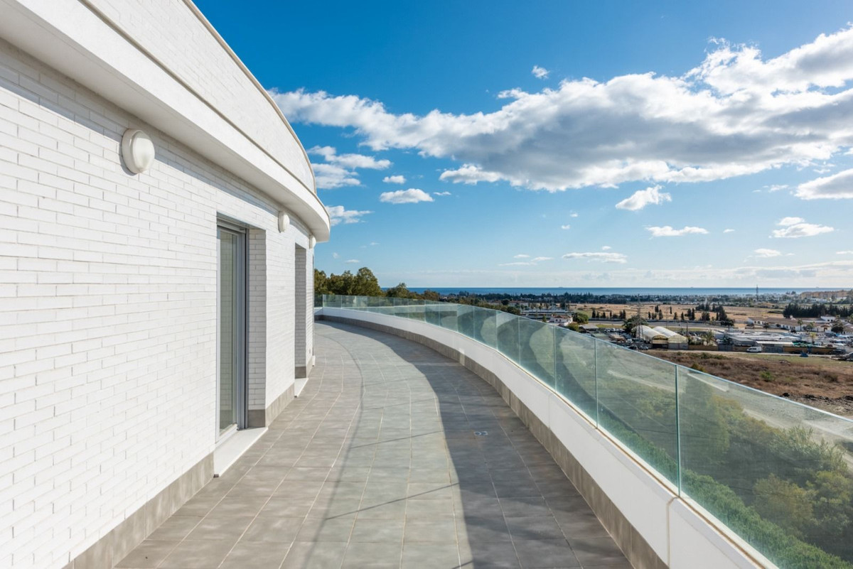 Piso de 3 dormitorios con piscina en Málaga – Foto 2