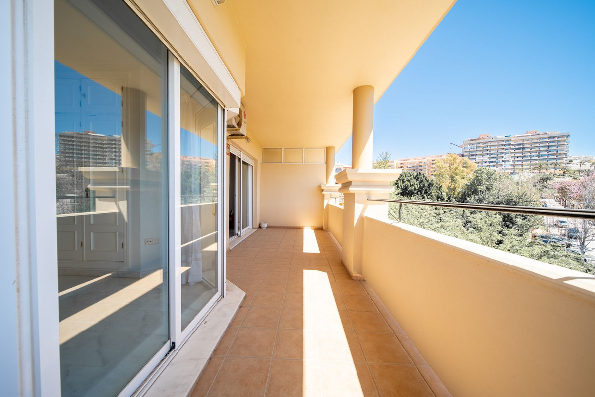 3 Bedroom Apartment in Fuengirola - Photo 10