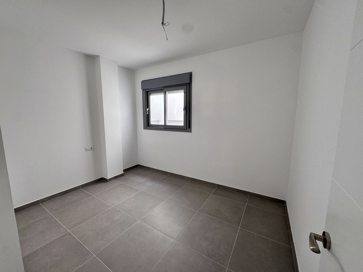 2 Bedroom Apartment in Benalmádena - Photo 33