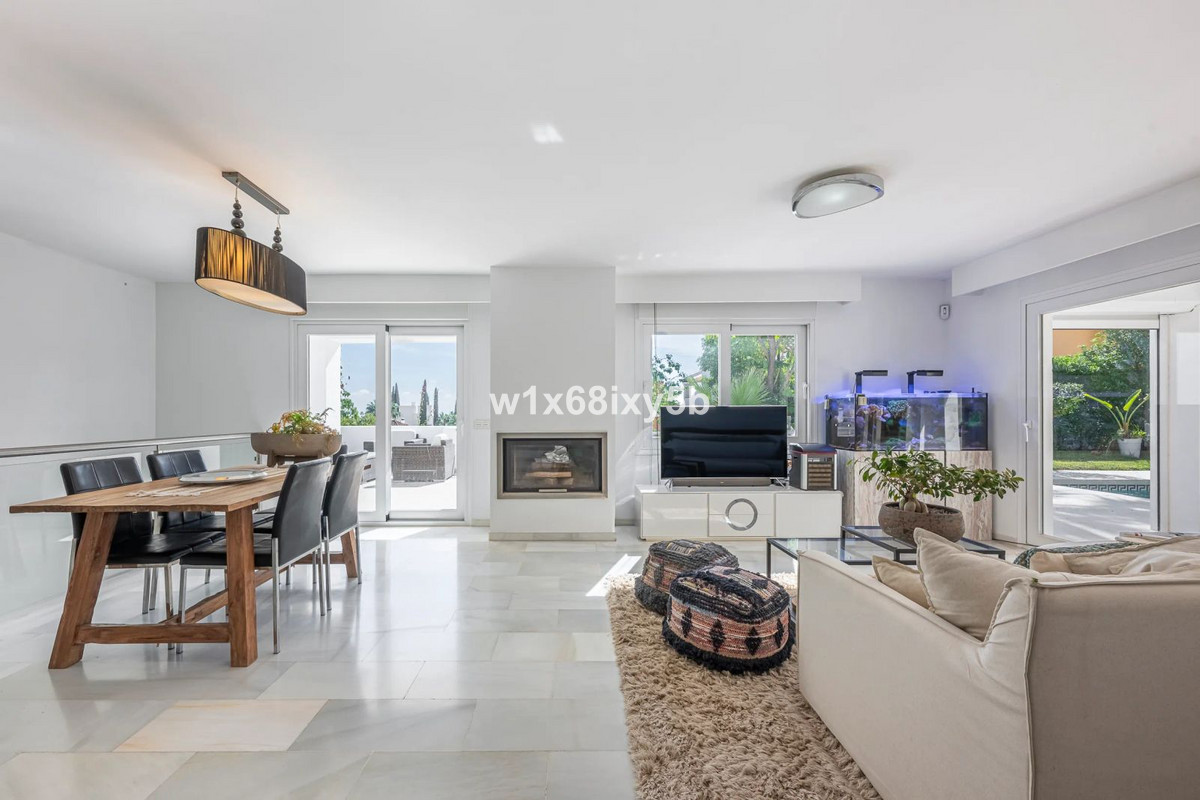 4 Bedroom Villa in Marbella - Photo 9
