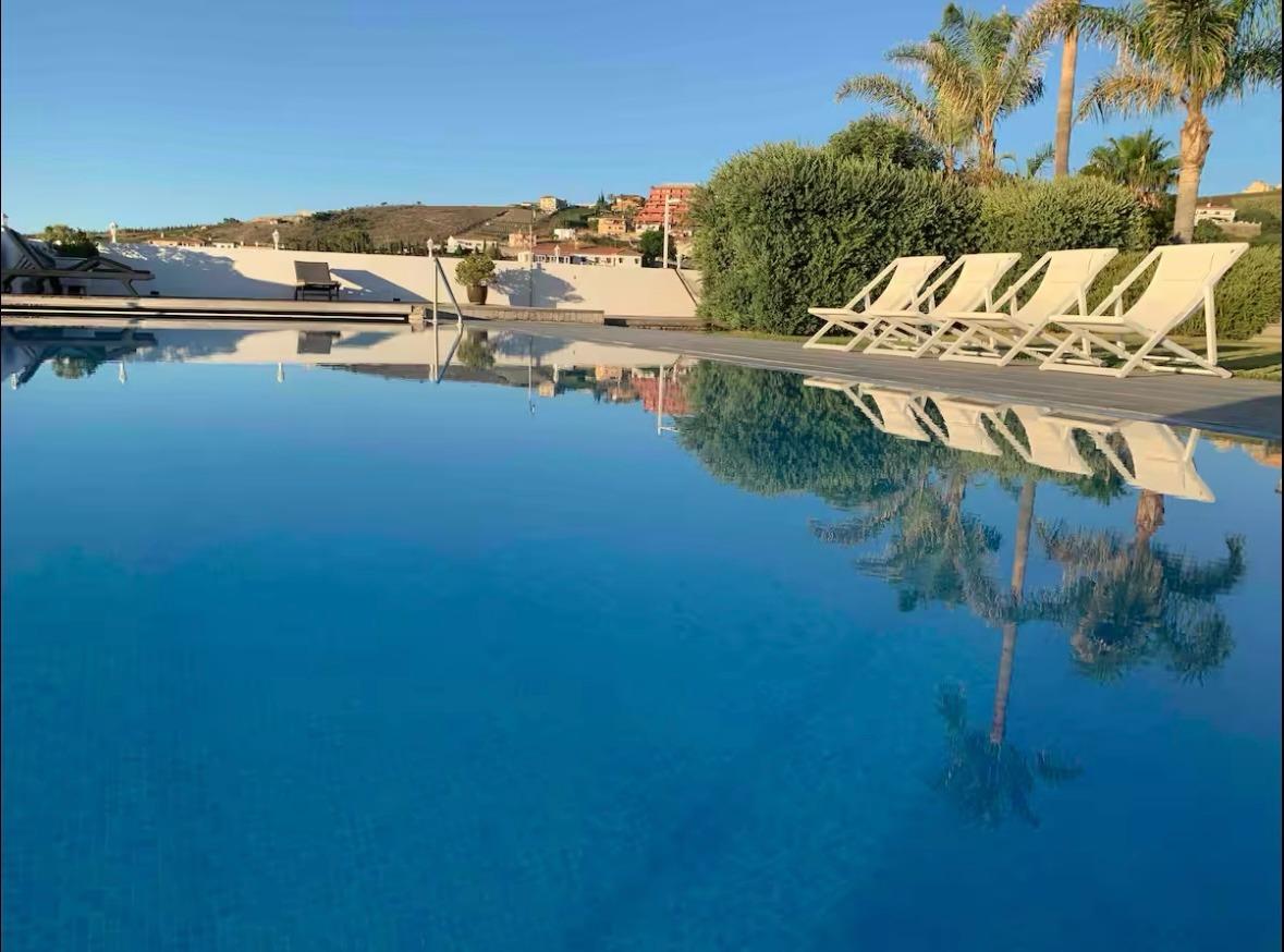 6 Bedroom Villa in Manilva - Photo 2