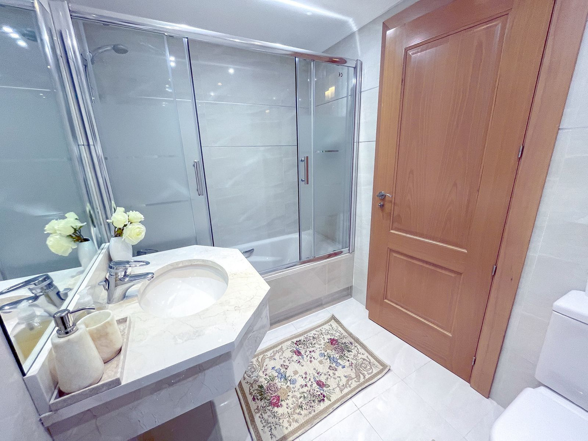 3 Bedroom Apartment in San Pedro de Alcántara - Photo 5