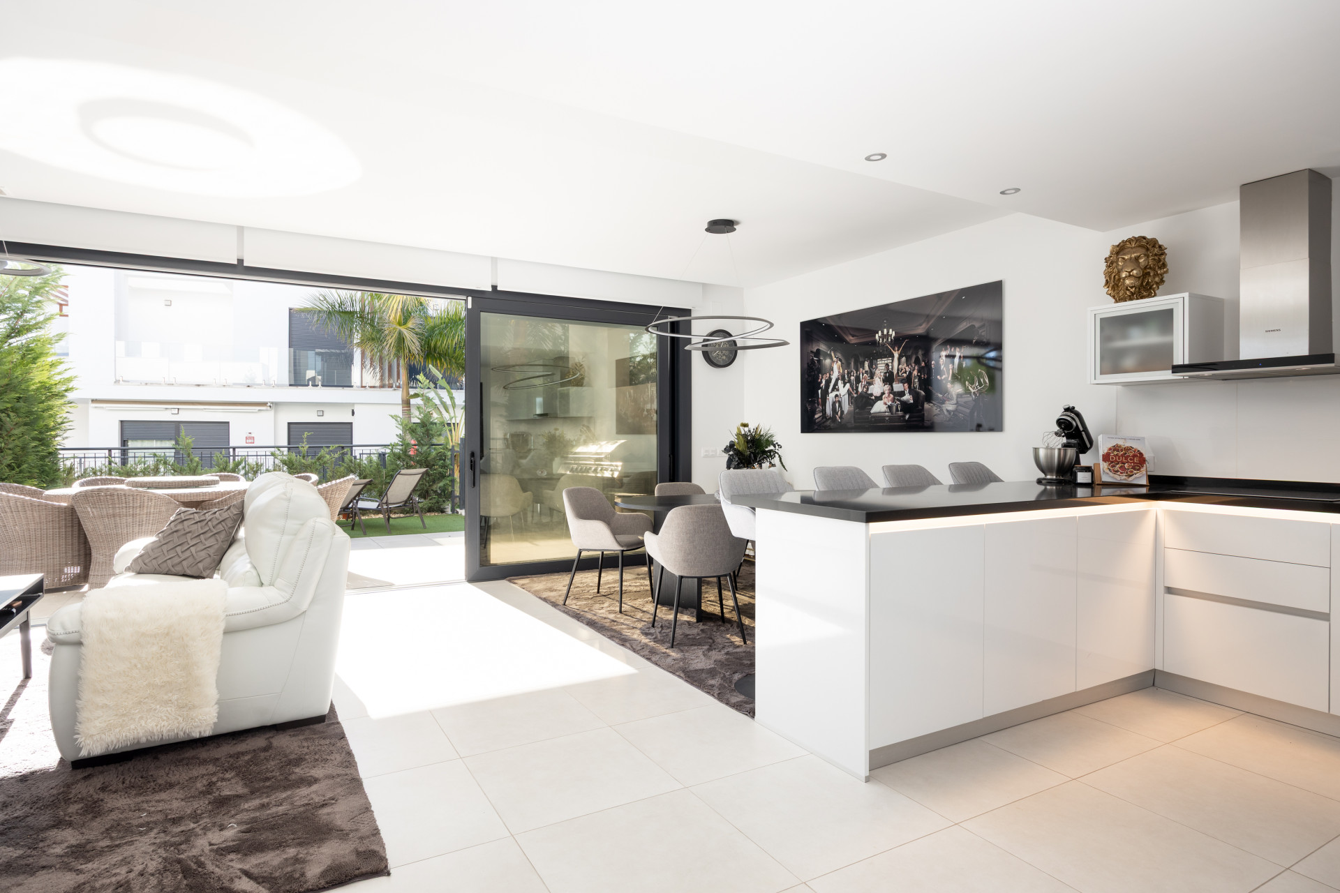 3 Bedroom Townhouse in Estepona - Photo 4