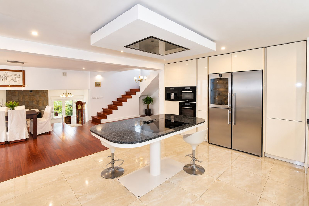 3 Bedroom Villa in Marbella - Photo 12