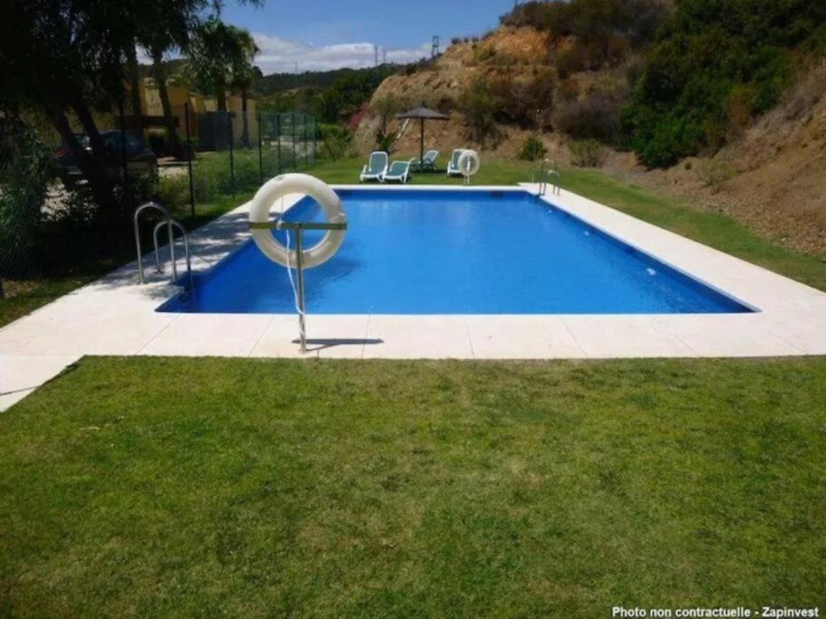 1 Bedroom Apartment in Benahavís - Photo 15