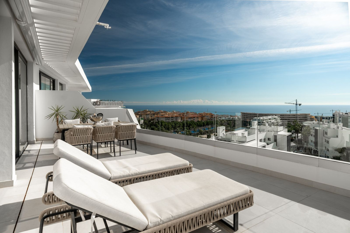 3 Bedroom Penthouse in Fuengirola - Photo 4