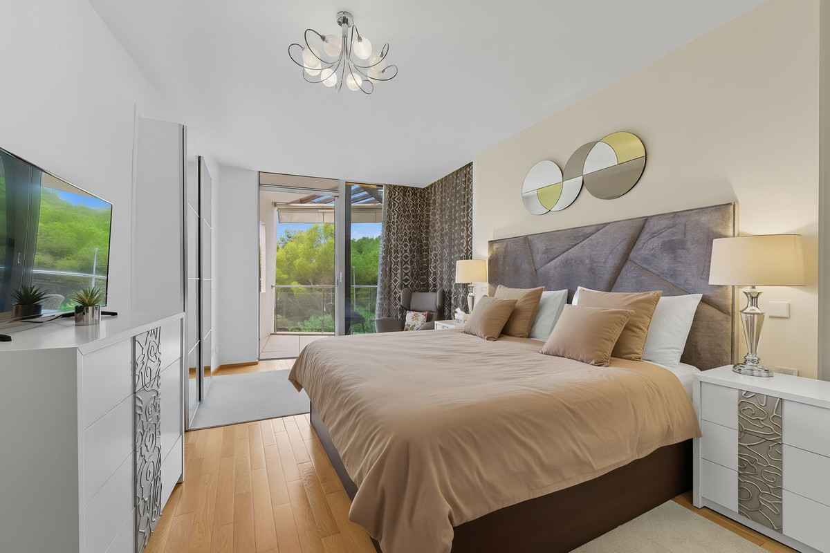 2 Bedroom Villa in Marbella - Photo 5