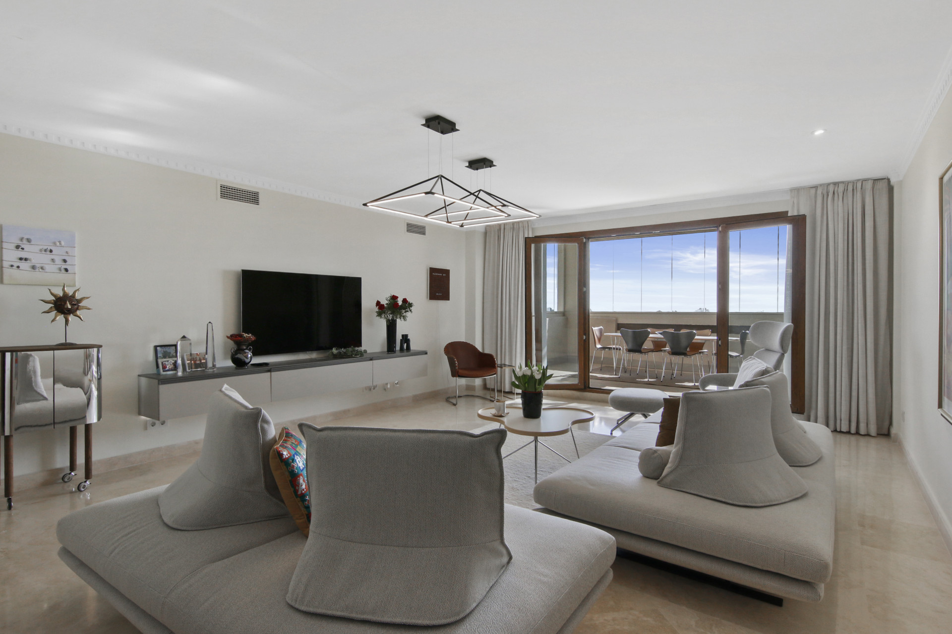 3 Bedroom Apartment in Estepona - Photo 5