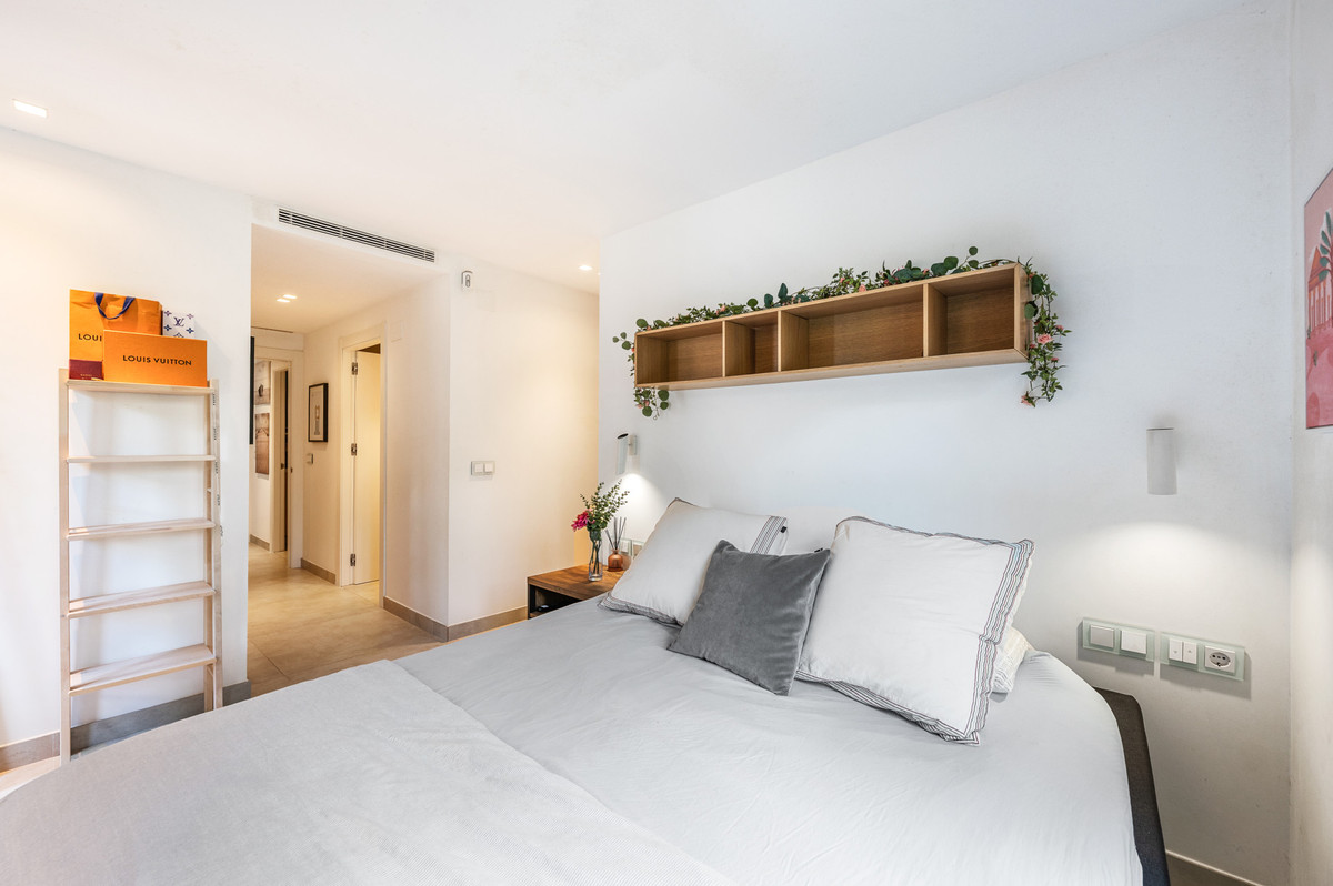 3 Bedroom Apartment in Marbella - Photo 19