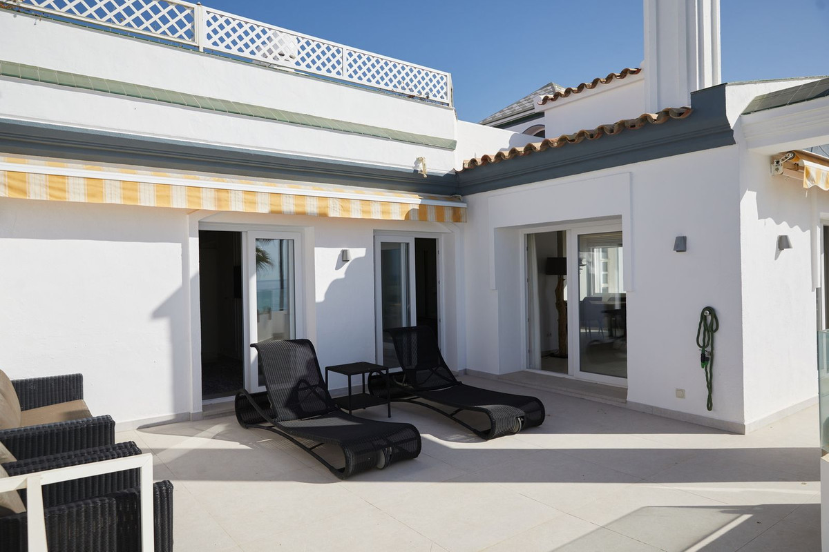 3 Bedroom Penthouse in Estepona - Photo 21