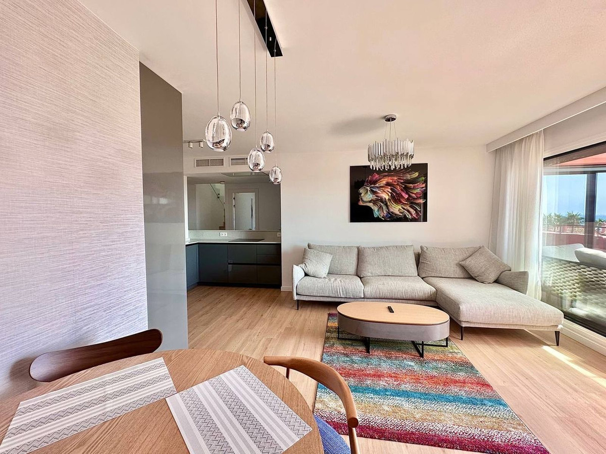3 Bedroom Penthouse in Estepona - Photo 10
