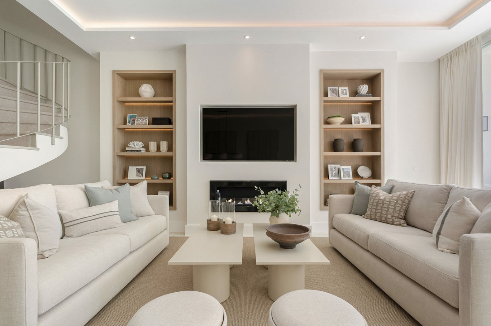 4 Bedroom Townhouse in Benahavís - Photo 4