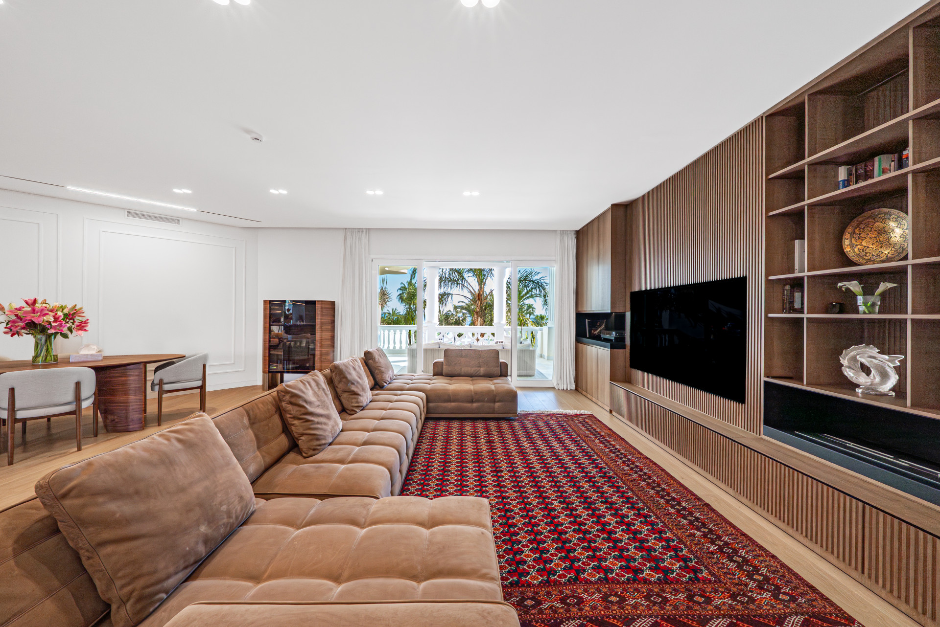 3 Bedroom Apartment in Estepona - Photo 2