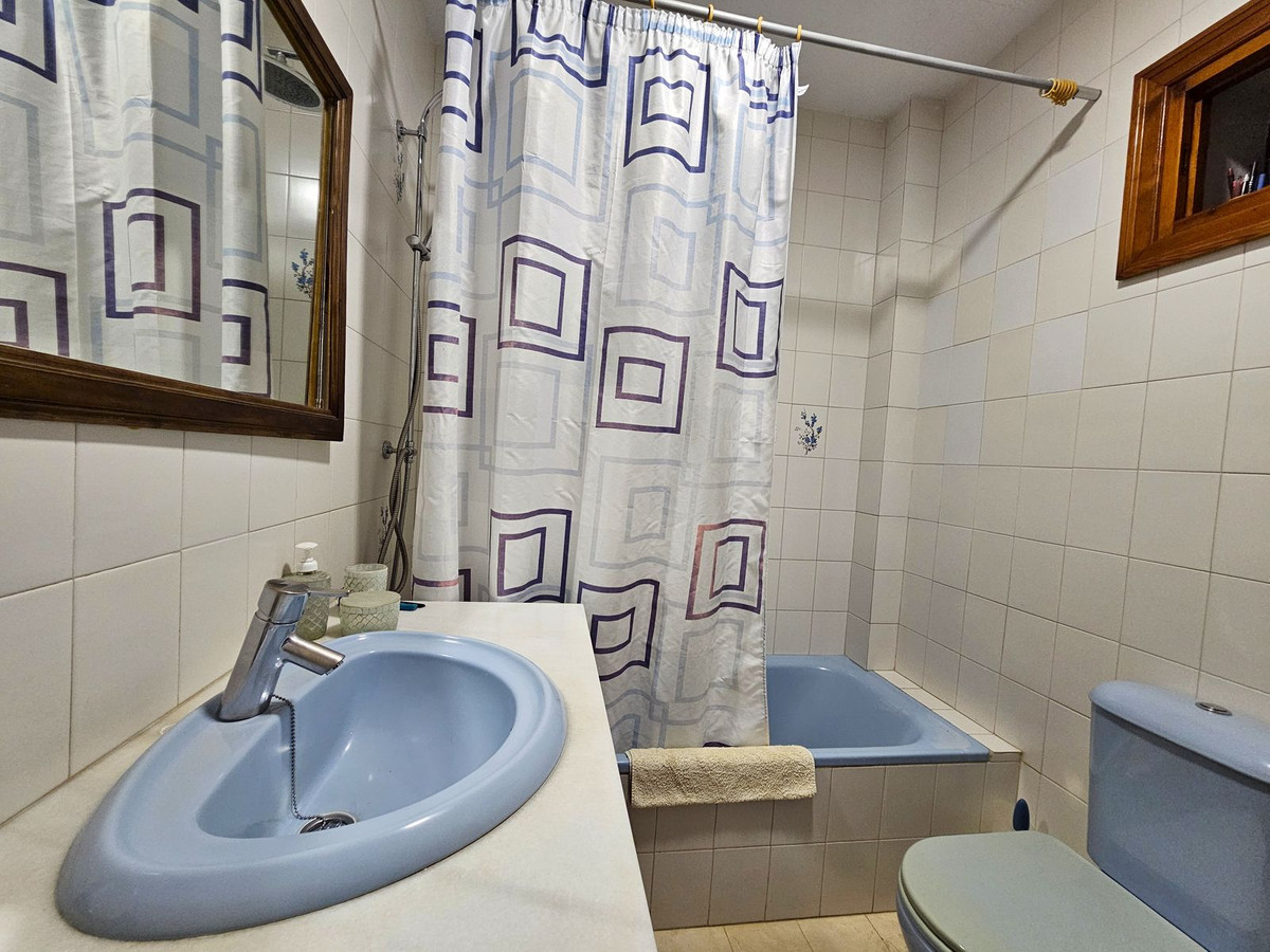 3 Bedroom Townhouse in Benahavís - Photo 18