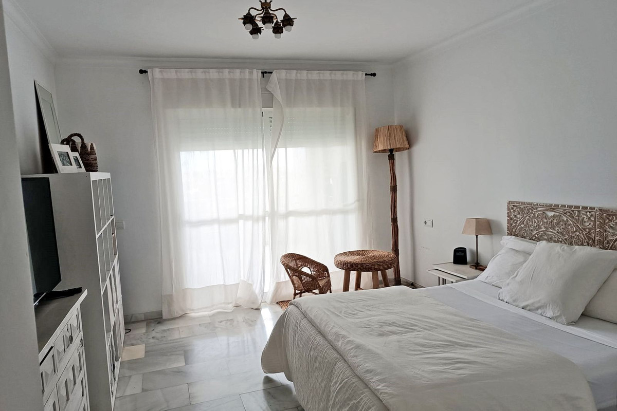 3 Bedroom Apartment in San Pedro de Alcántara - Photo 5