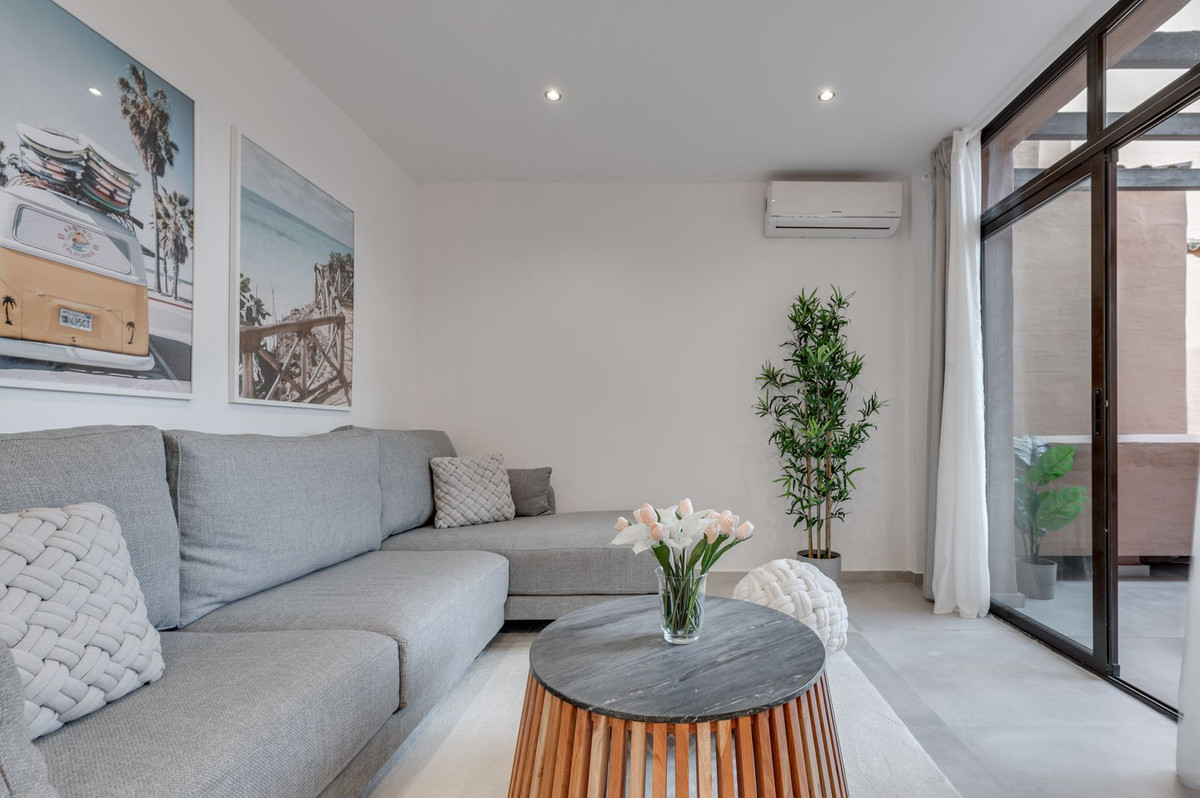 5 Bedroom Apartment in Estepona - Photo 10