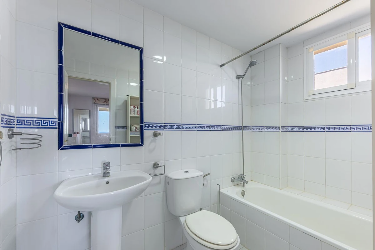 Piso de 3 dormitorios con piscina en Málaga – Foto 21