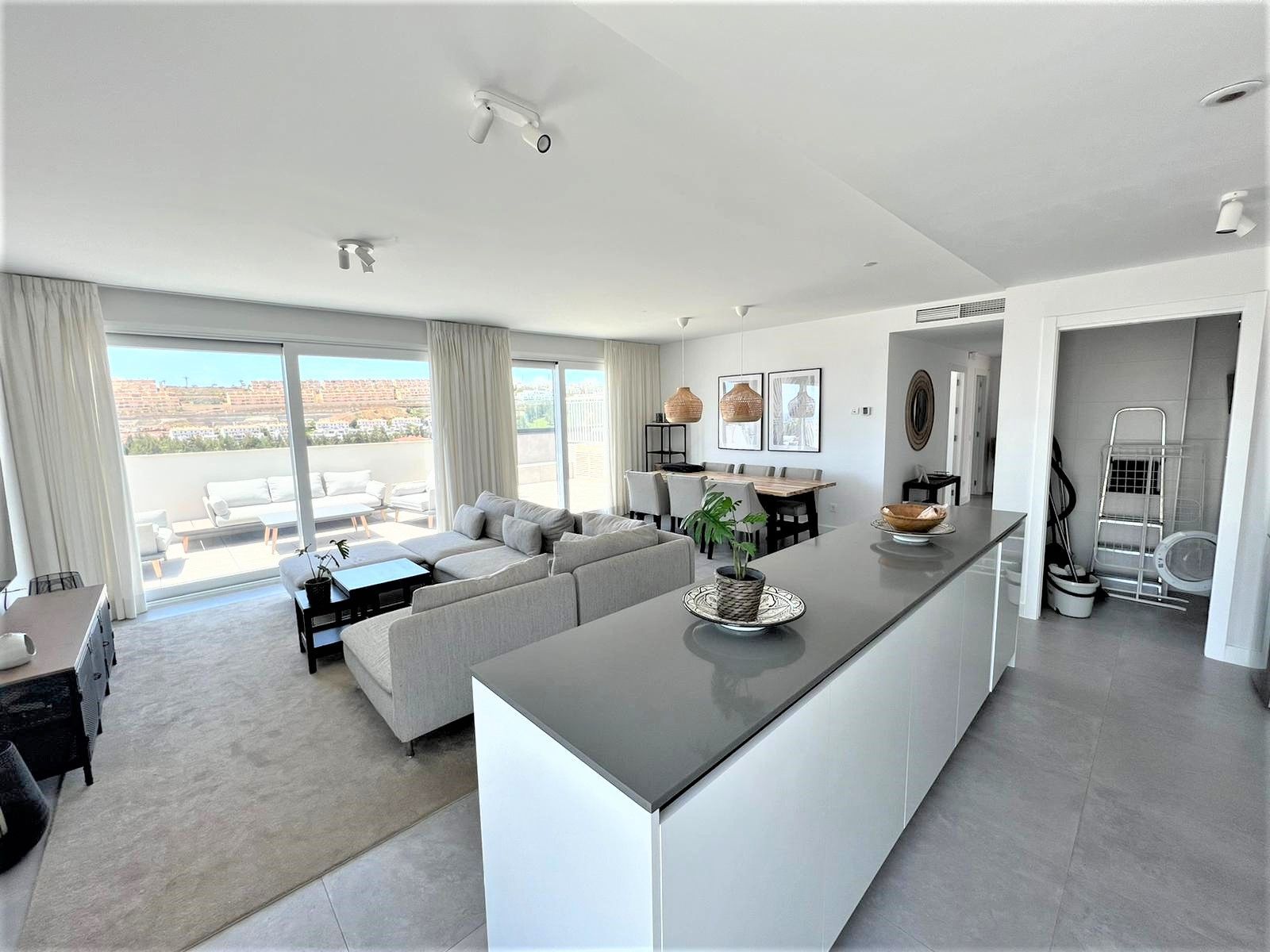 4 Bedroom Penthouse in Mijas - Photo 3