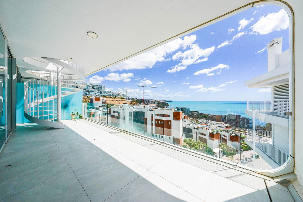 2 Bedroom Penthouse in Fuengirola - Photo 2