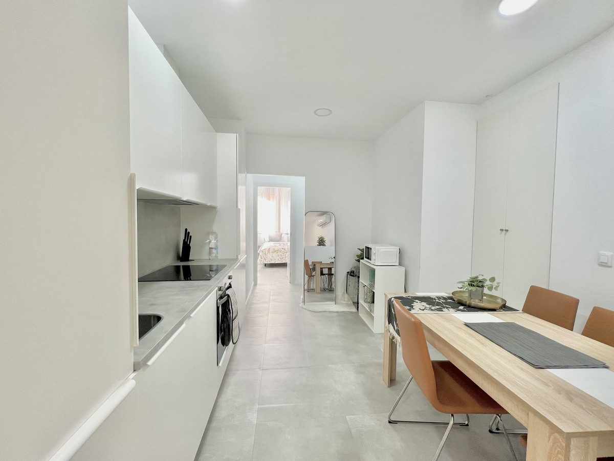 15 Bedroom Apartment in Málaga - Photo 3