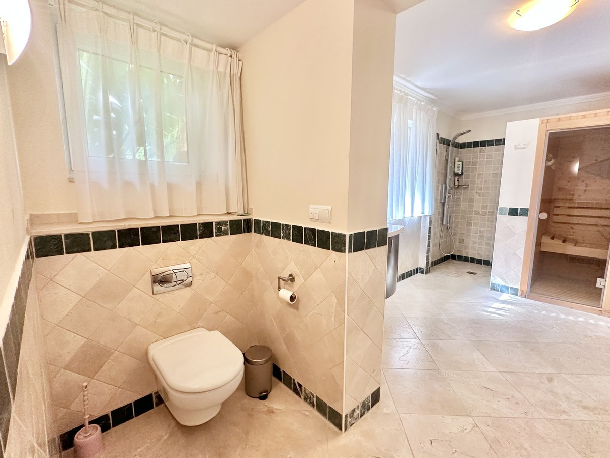 6 Bedroom Villa in Marbella - Photo 43