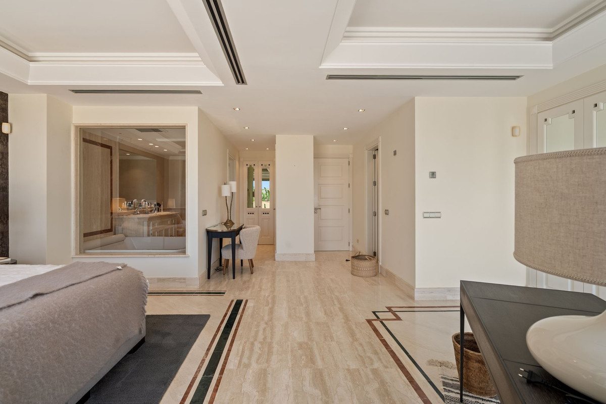 4 Bedroom Townhouse in Marbella - Photo 12