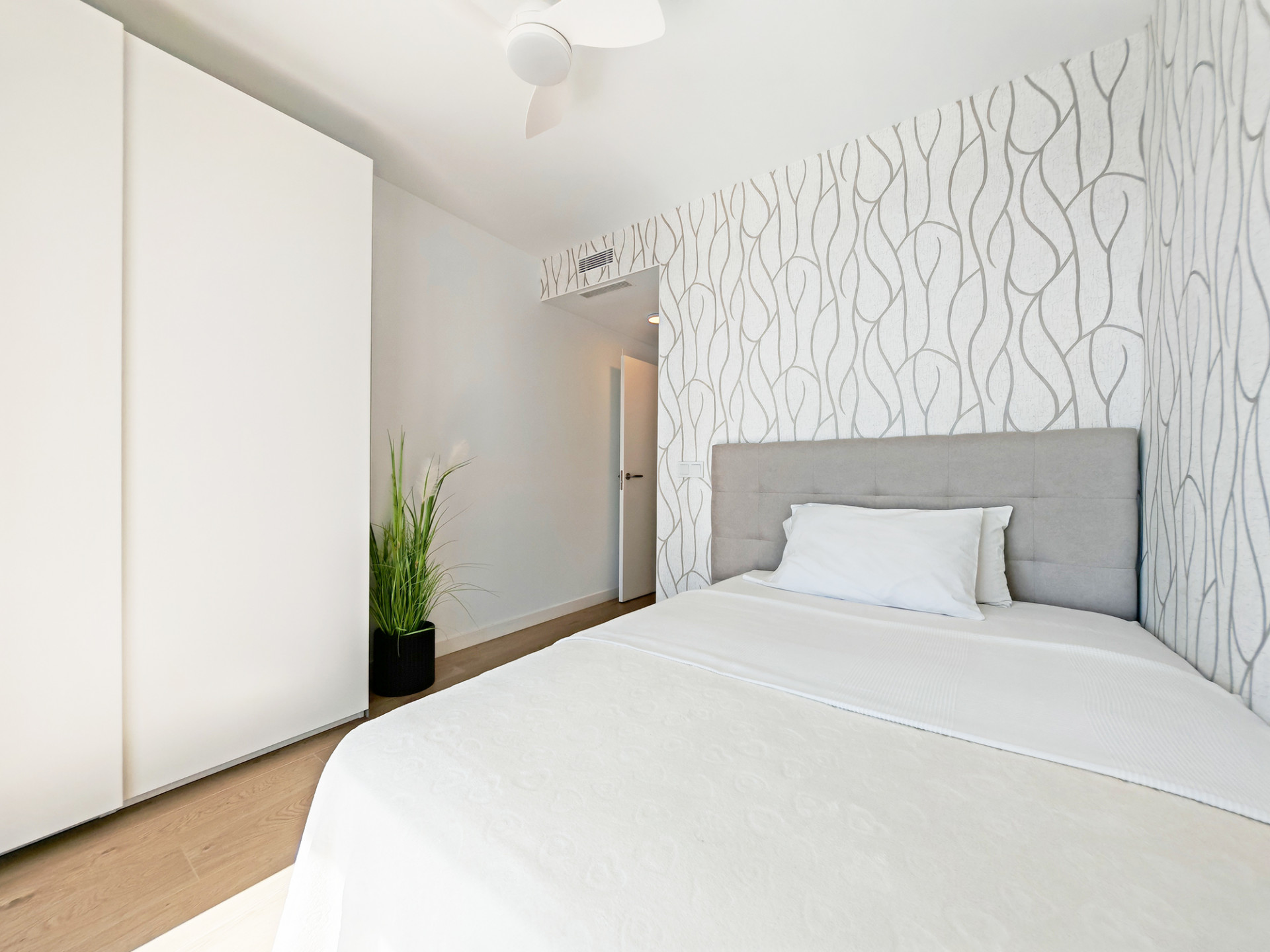 2 Bedroom Apartment in Estepona - Photo 8