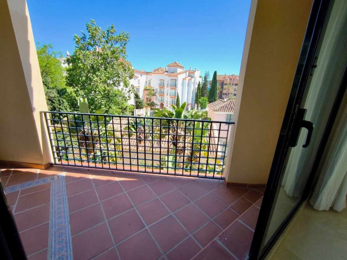 Piso de 2 dormitorios con piscina en Málaga – Foto 2
